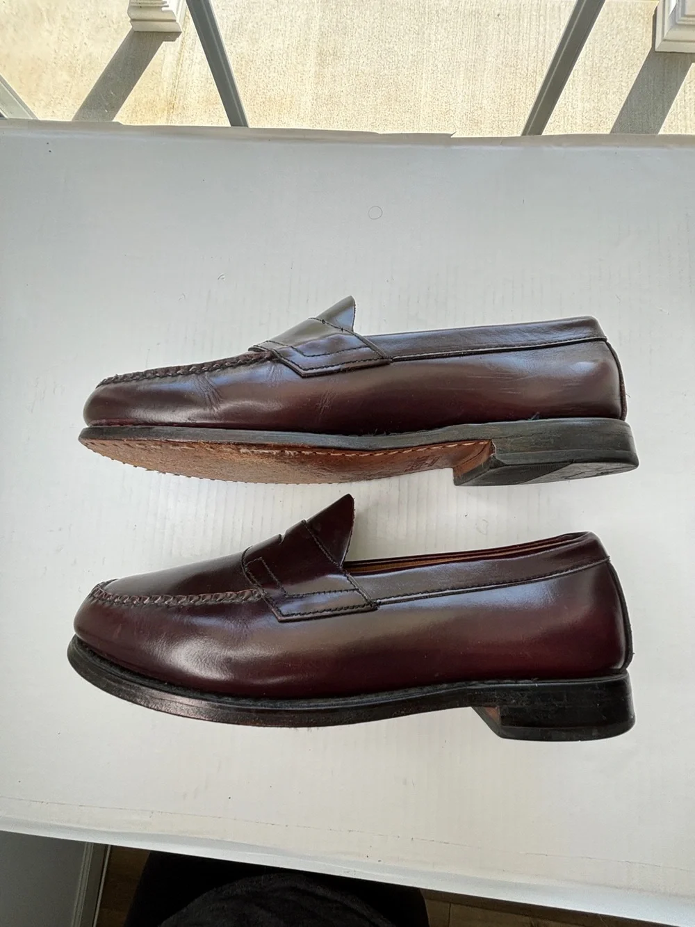 G H Bass Weejuns Penny Loafers Mens Size 9.5 EE Burgundy Leather Classic Preppy